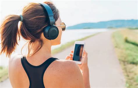 can you listen to music during a marathon